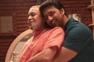 Dev shares a warm moment with veteran actor Mithun Chakraborty